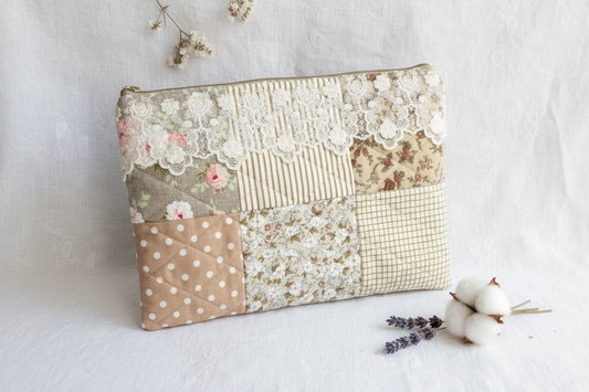 Quilted zipper bag.